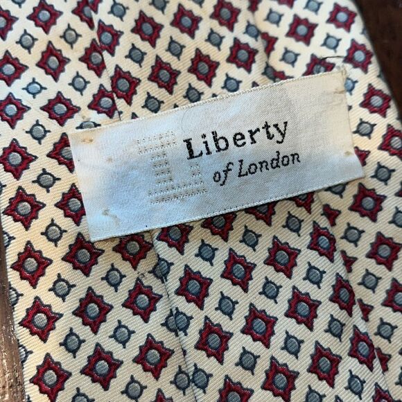 Crème Tan & Red print used Liberty of London England print Silk Neck tie - Picture 3 of 4